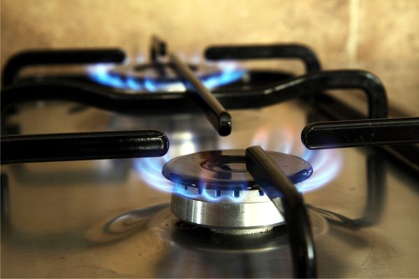Preţul de închidere al gazelor naturale stagnează la 137 lei/MWh